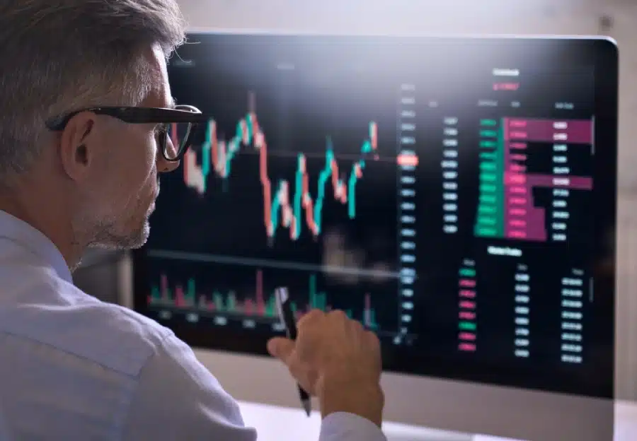 A trader looking at a graph of the market.